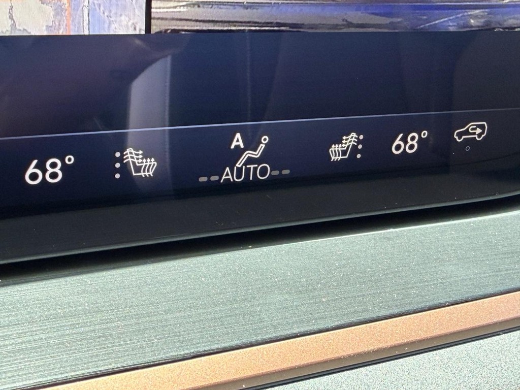 Buick Envision Vehicle Image 15