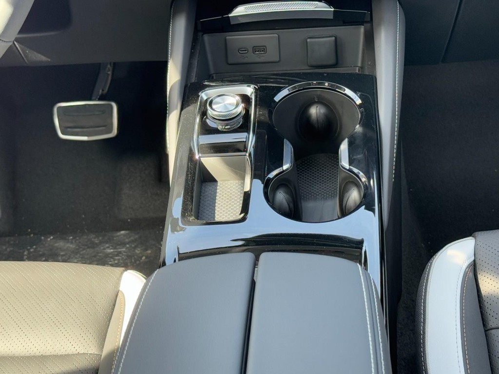 Buick Envision Vehicle Image 09