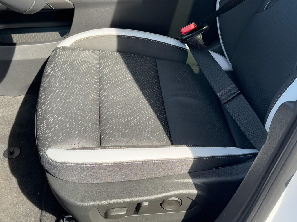 Buick Envision Vehicle Image 15