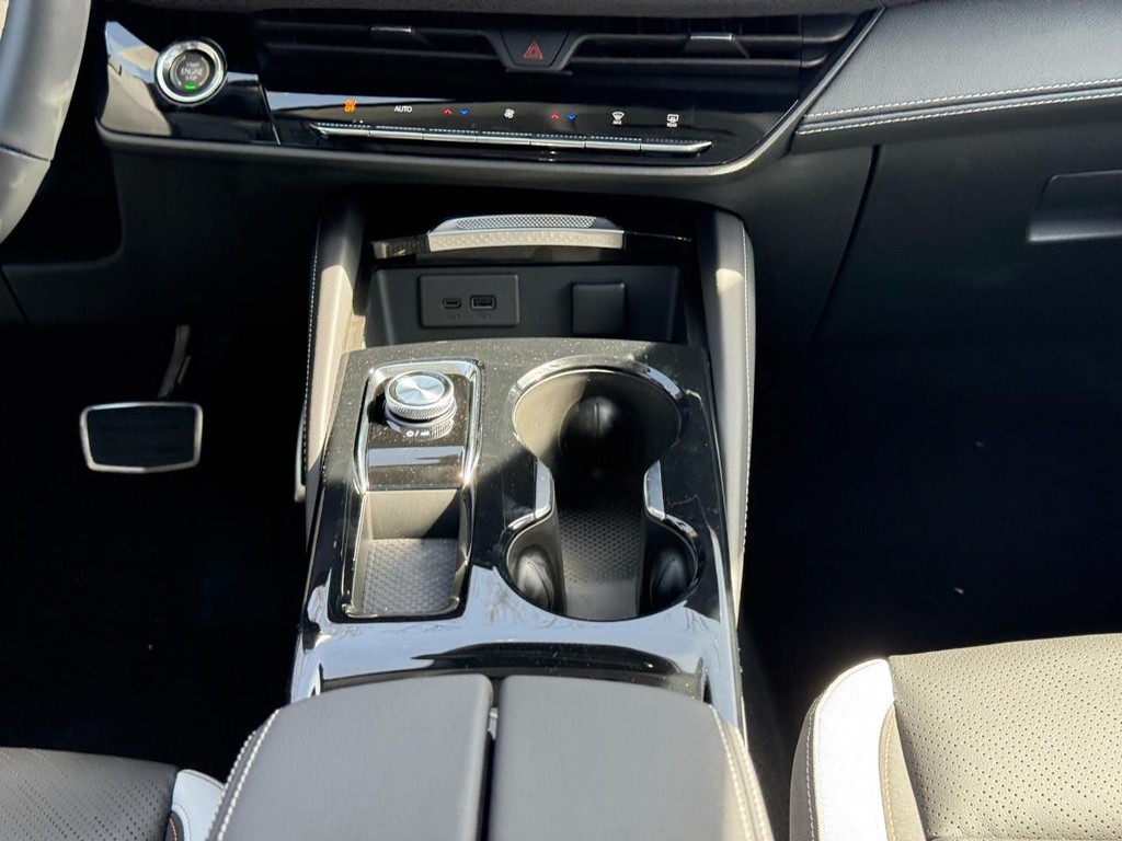 Buick Envision Vehicle Image 09