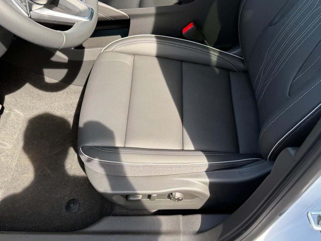 Buick Envision Vehicle Image 11