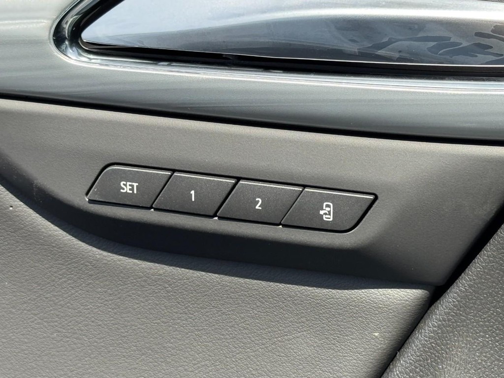 Buick Envision Vehicle Image 10