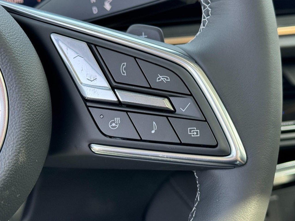 Buick Envision Vehicle Image 12