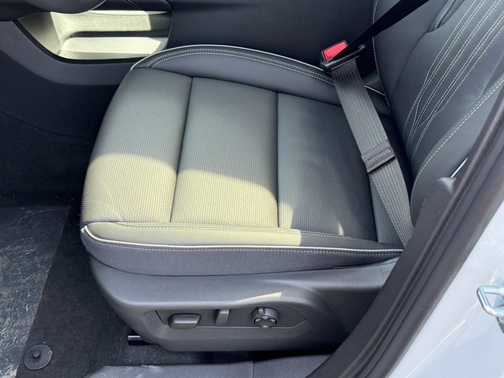 Buick Envision Vehicle Image 15