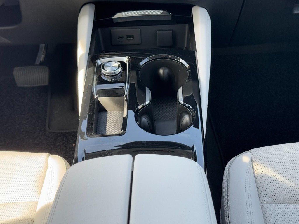 Buick Envision Vehicle Image 09