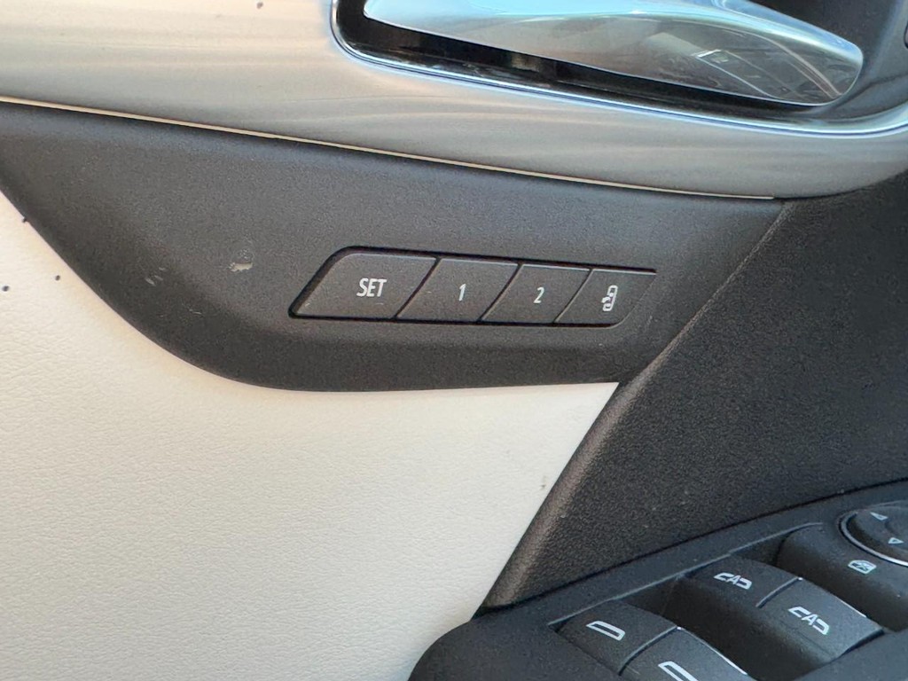 Buick Envision Vehicle Image 13