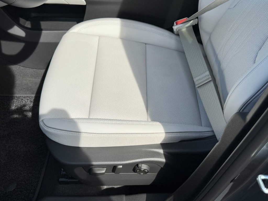 Buick Envision Vehicle Image 14