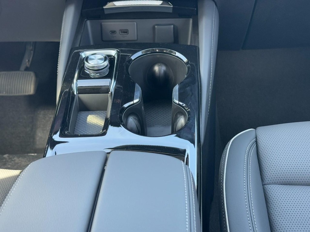 Buick Envision Vehicle Image 09