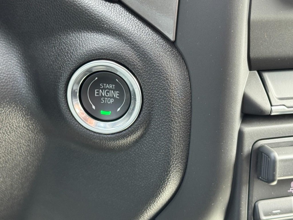 GMC Sierra 1500 Vehicle Image 11