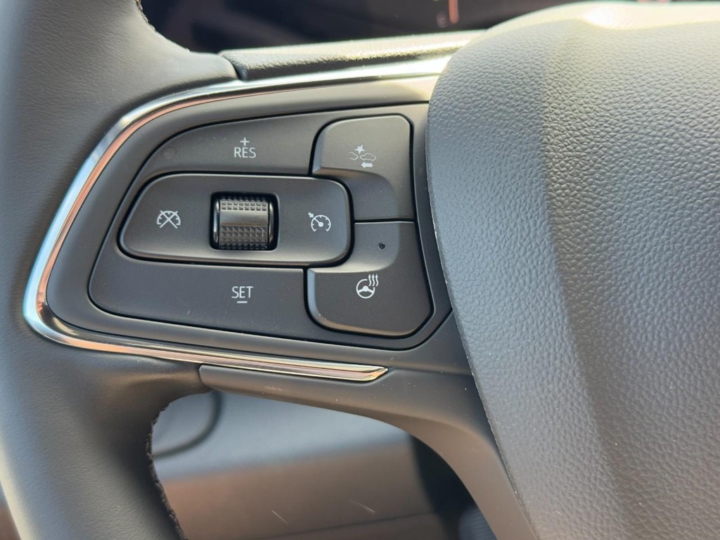 Buick Envista Vehicle Image 10