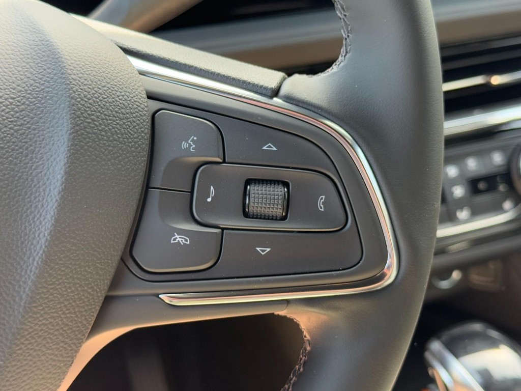 Buick Envista Vehicle Image 11