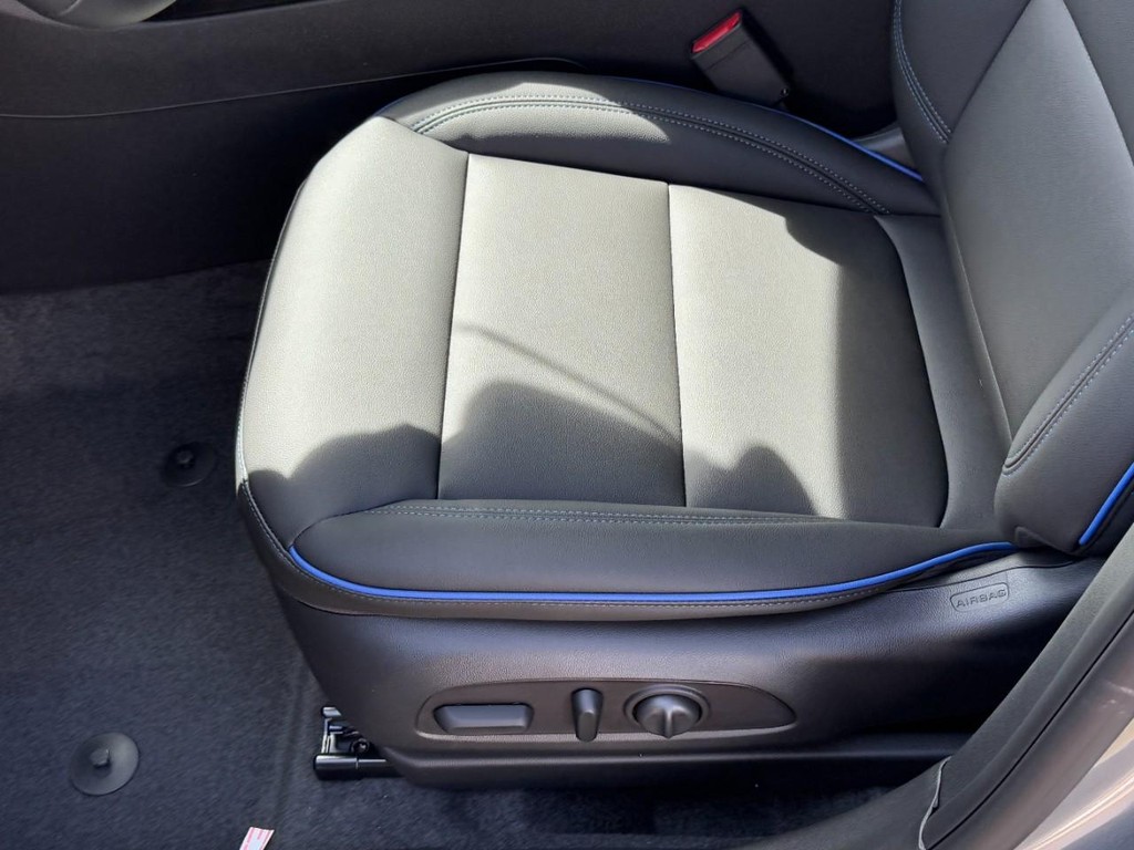 Buick Envista Vehicle Image 14