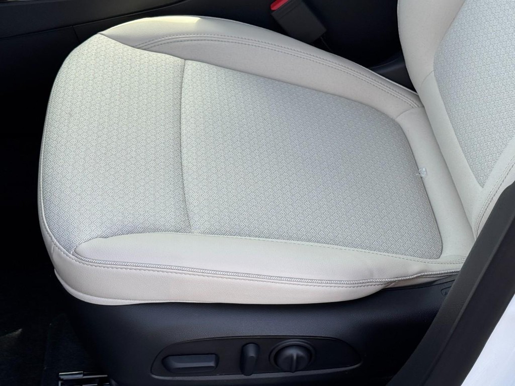 Buick Encore GX Vehicle Image 14