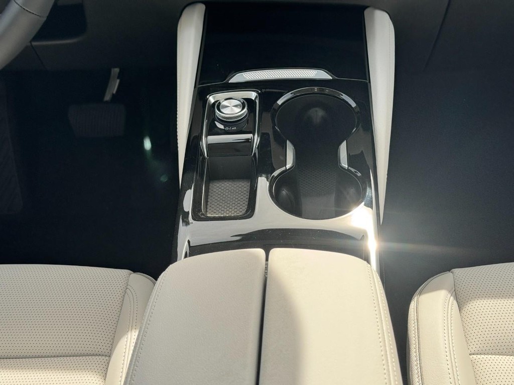 Buick Envision Vehicle Image 09