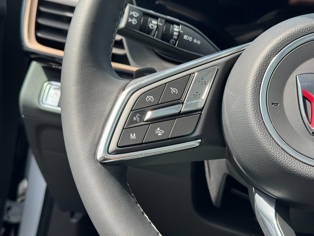 Buick Envision Vehicle Image 11