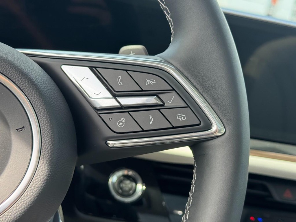 Buick Envision Vehicle Image 12