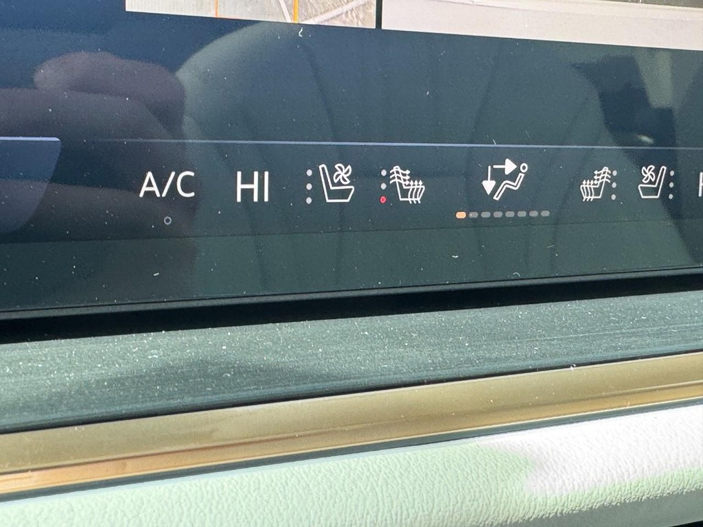 Buick Envision Vehicle Image 14