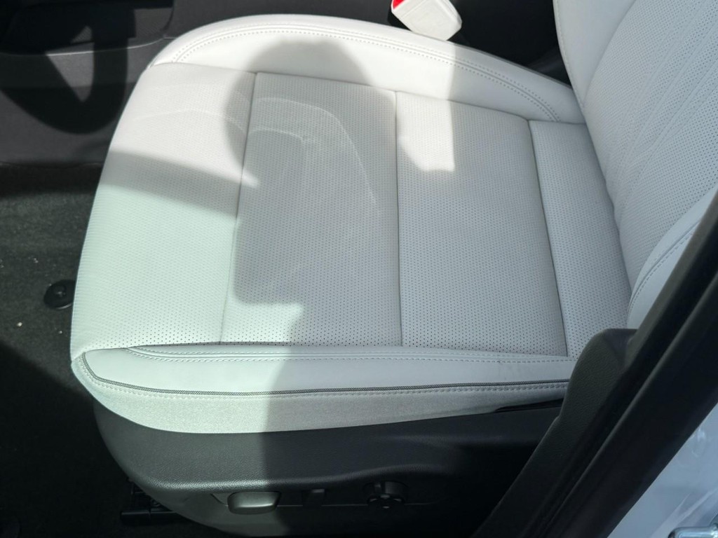 Buick Envision Vehicle Image 15