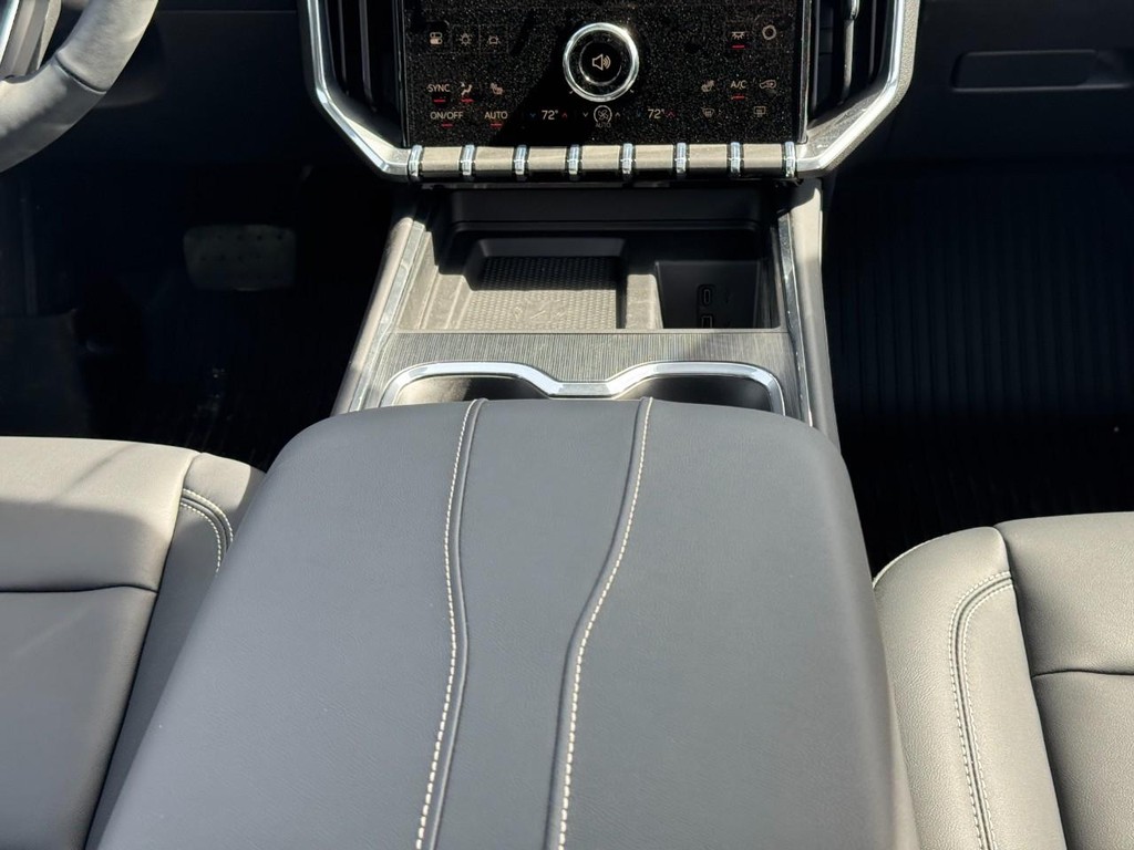 GMC Acadia Vehicle Image 10