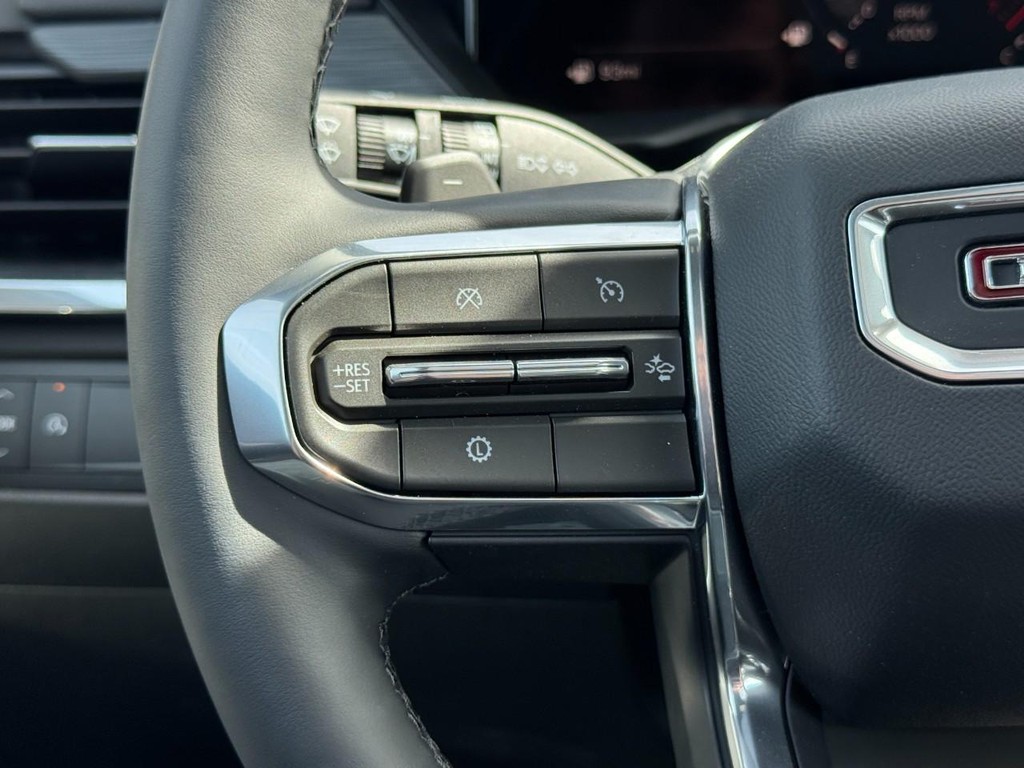 GMC Acadia Vehicle Image 11