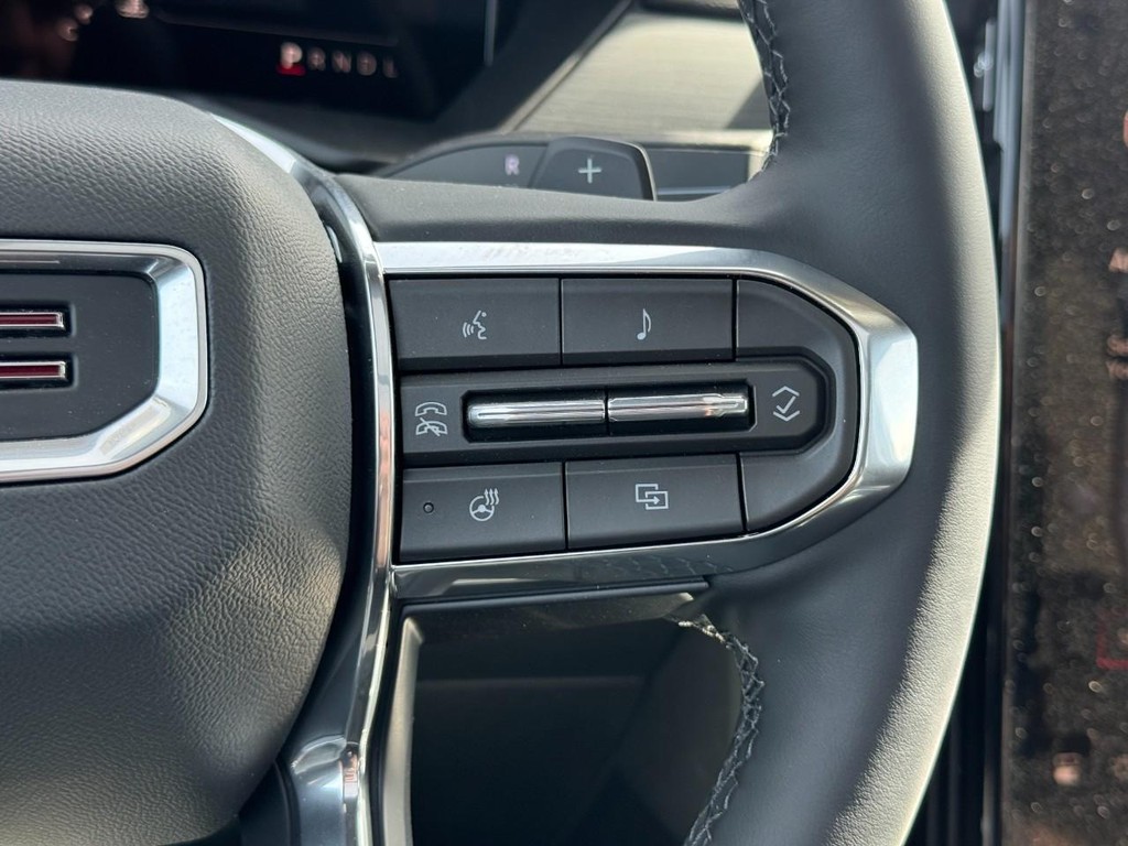 GMC Acadia Vehicle Image 12