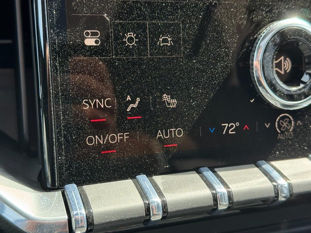 GMC Acadia Vehicle Image 13