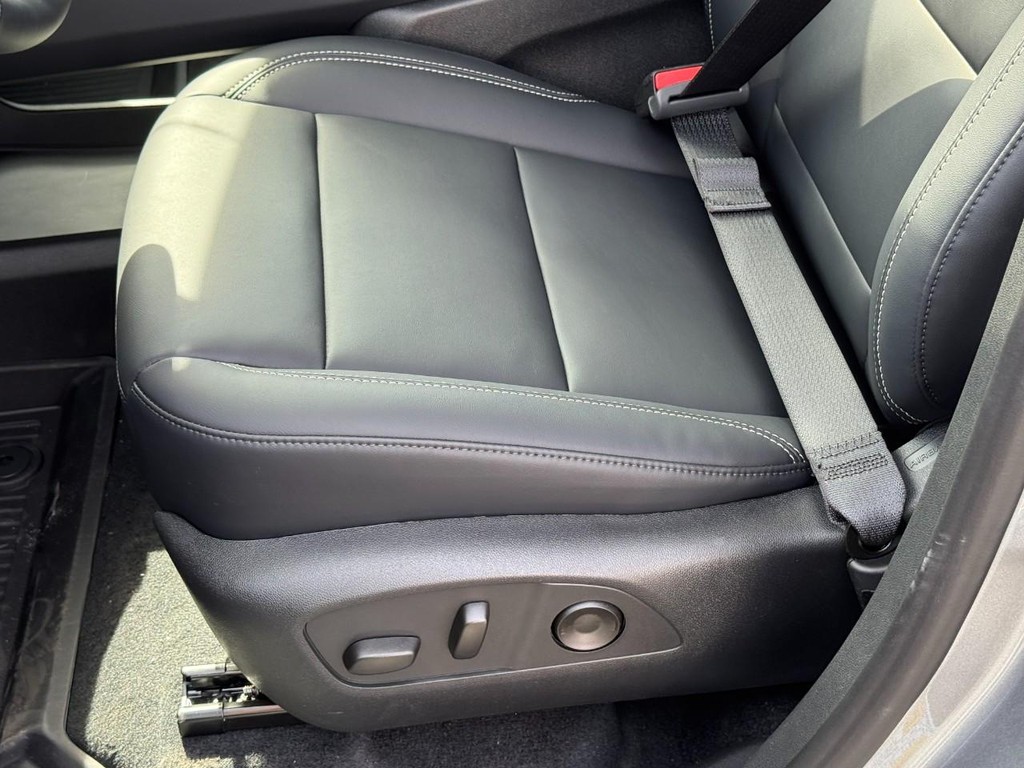 GMC Acadia Vehicle Image 15