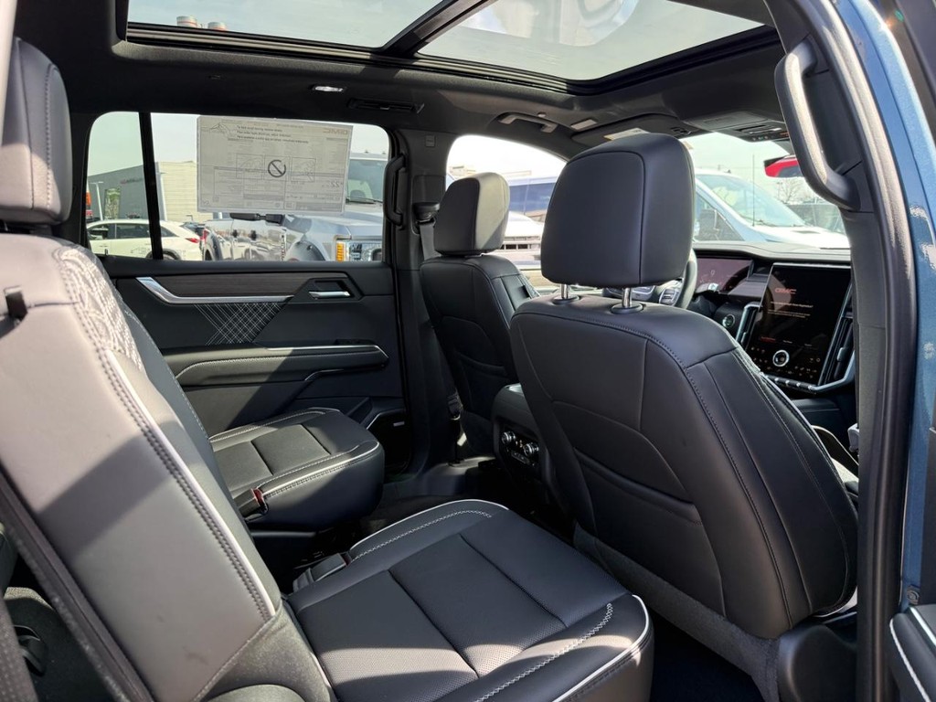 GMC Acadia Vehicle Image 06