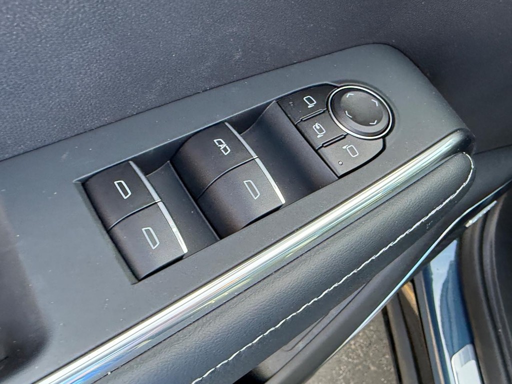 GMC Acadia Vehicle Image 10