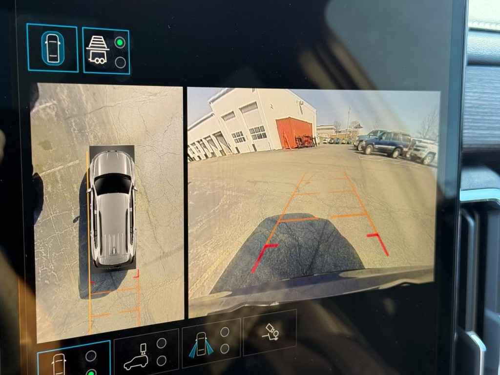 GMC Acadia Vehicle Image 16