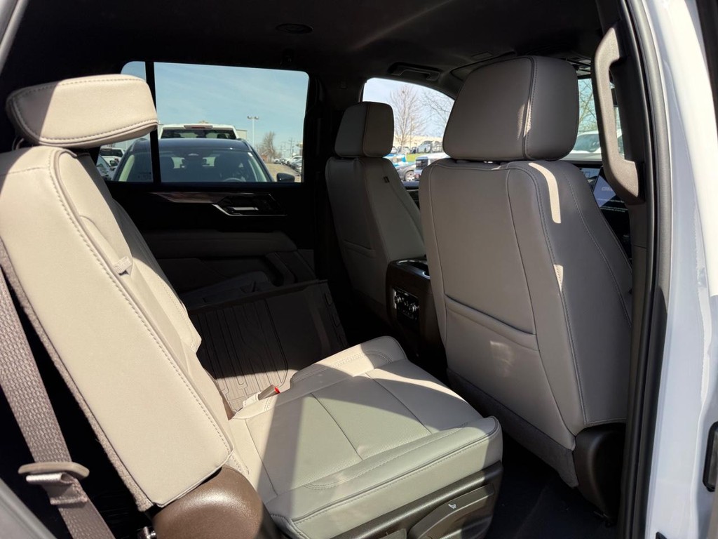 GMC Yukon Vehicle Image 06