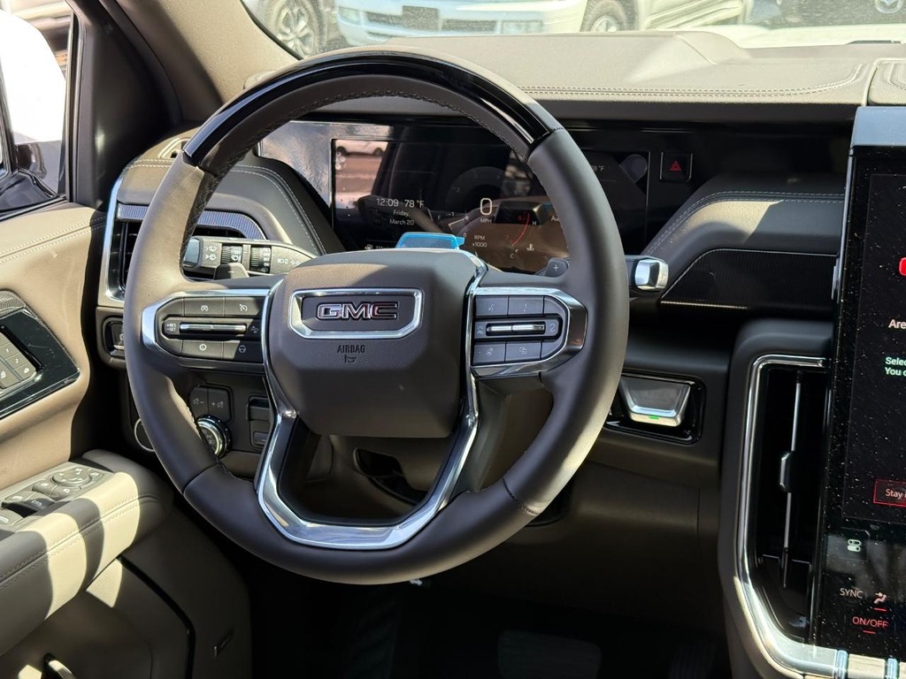 GMC Yukon Vehicle Image 09