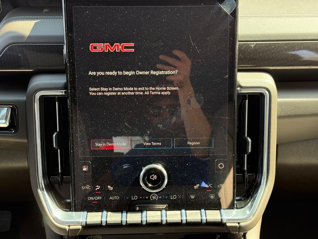 GMC Yukon Vehicle Image 10