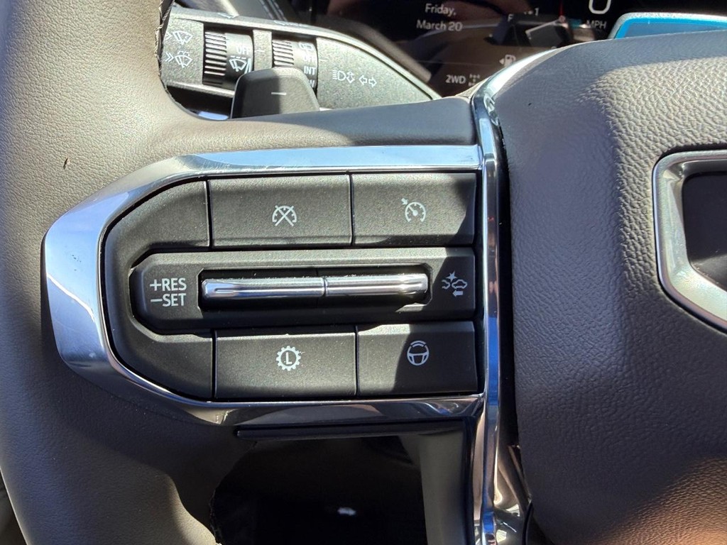 GMC Yukon Vehicle Image 15