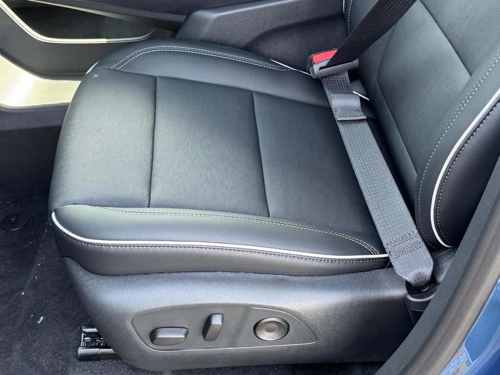 Buick Enclave Vehicle Image 15