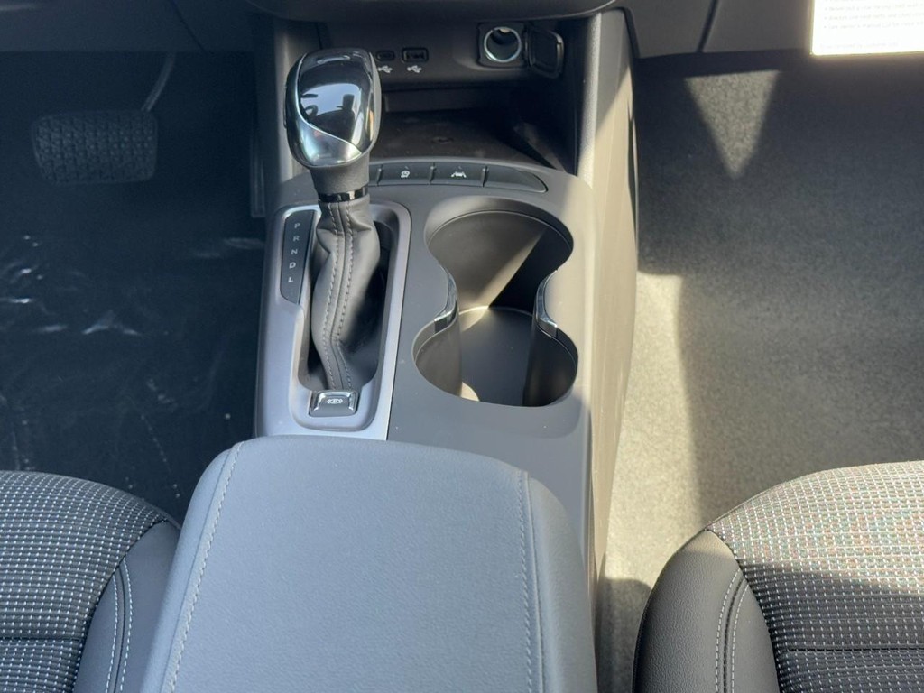 Buick Envista Vehicle Image 09