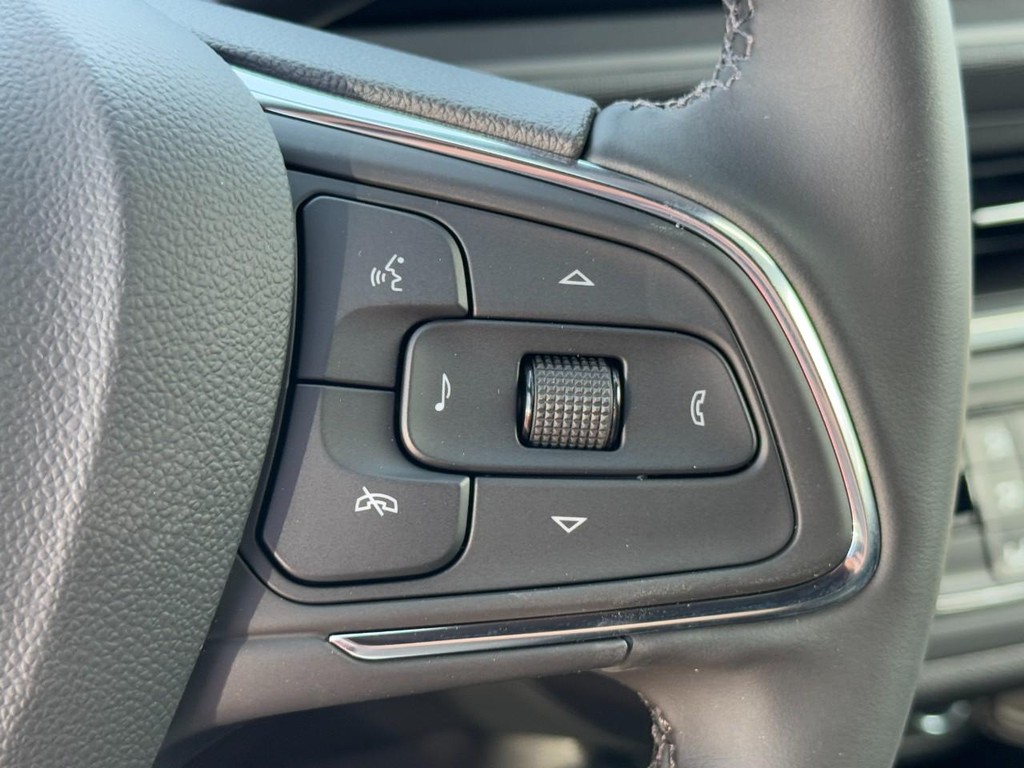 Buick Envista Vehicle Image 11