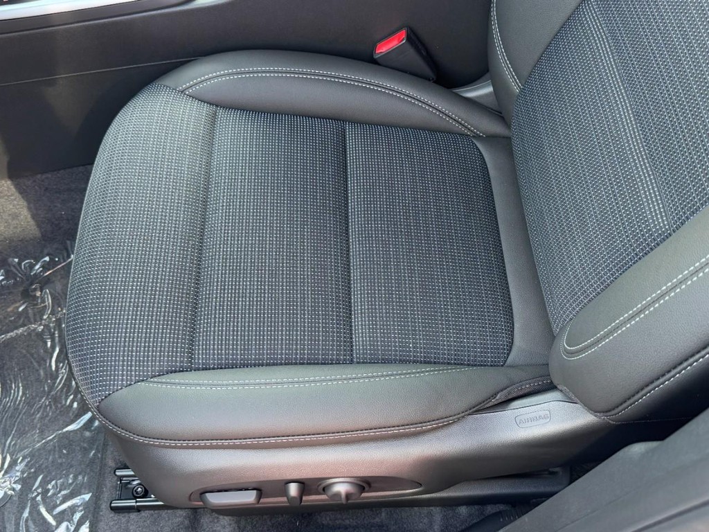 Buick Envista Vehicle Image 14