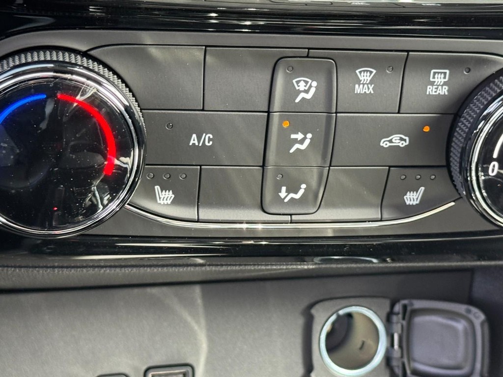 Buick Encore GX Vehicle Image 13