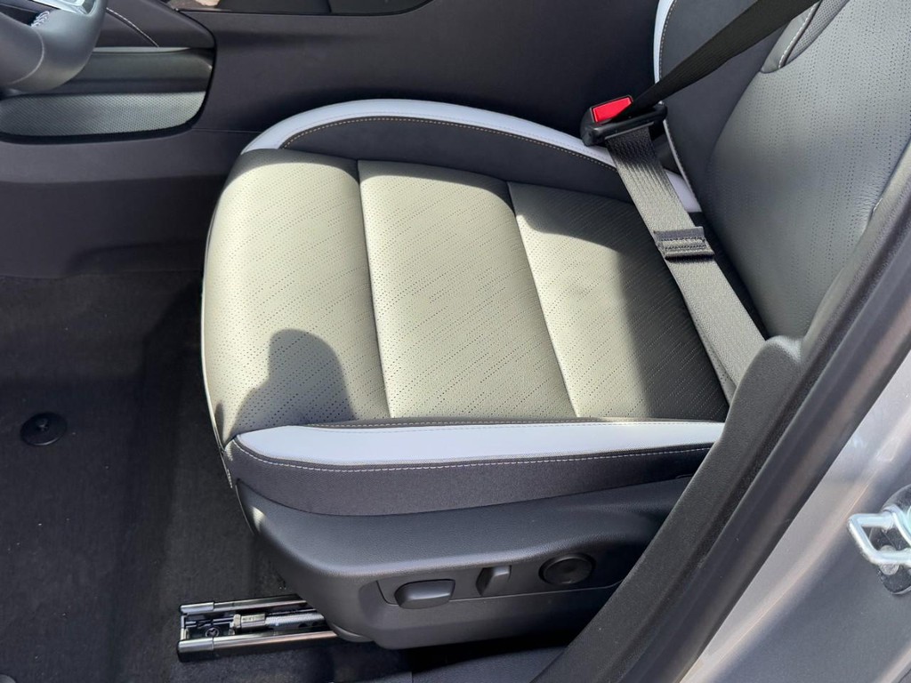 Buick Envision Vehicle Image 14