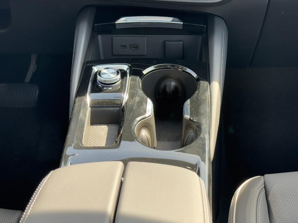 Buick Envision Vehicle Image 09