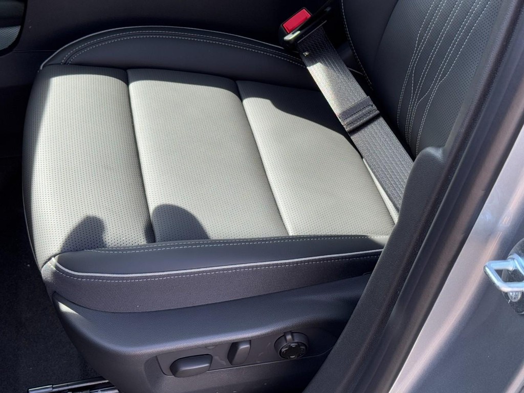 Buick Envision Vehicle Image 15