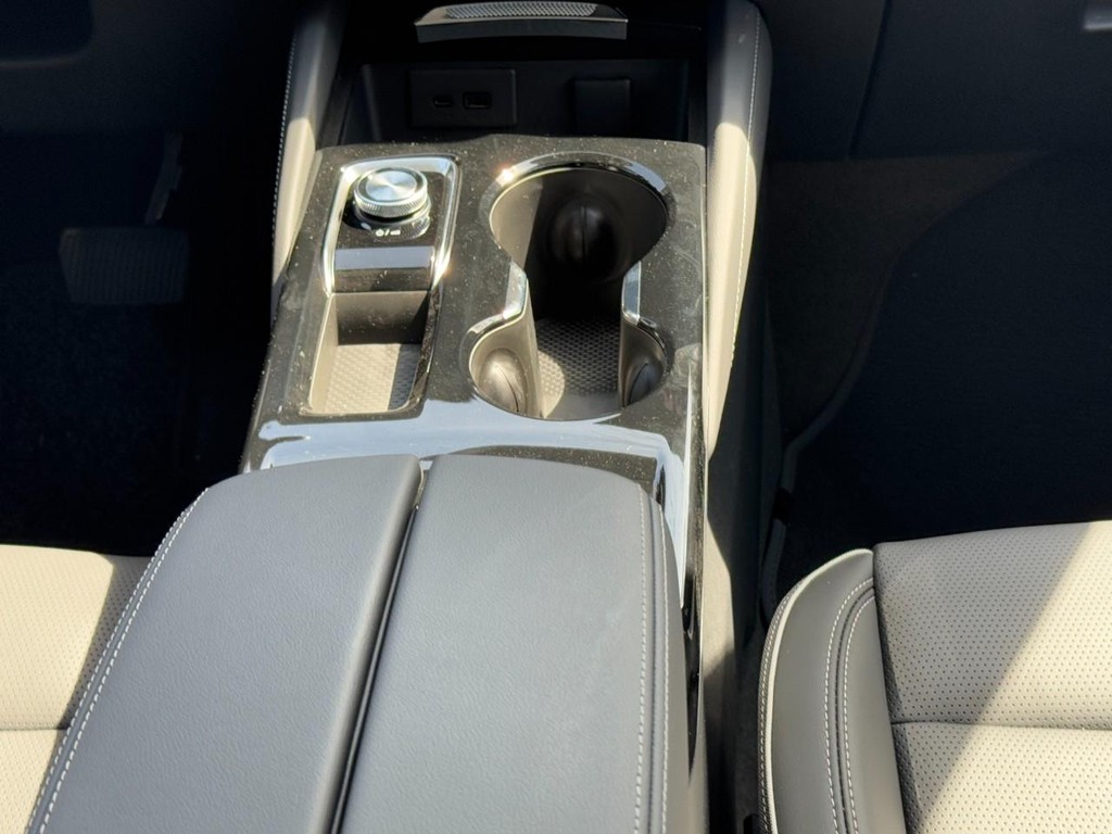 Buick Envision Vehicle Image 09