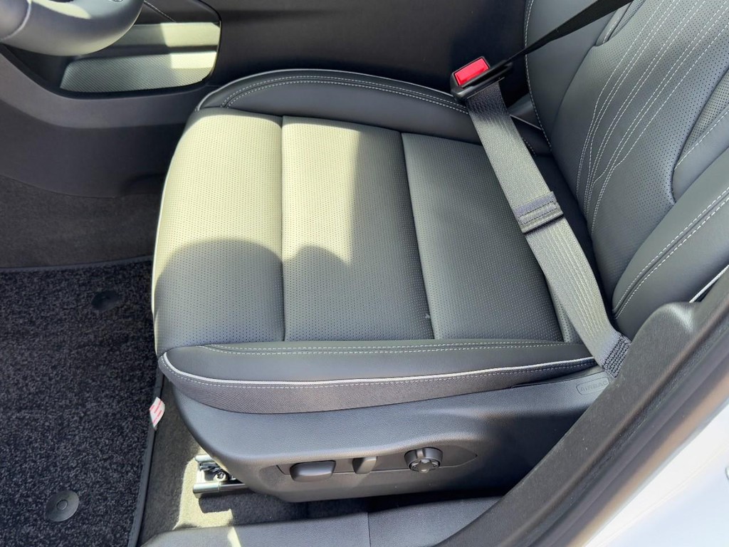 Buick Envision Vehicle Image 14