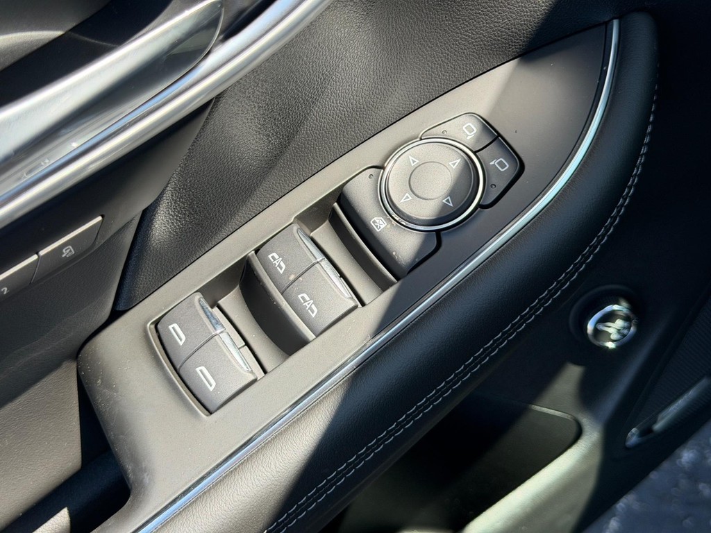 Buick Envision Vehicle Image 12