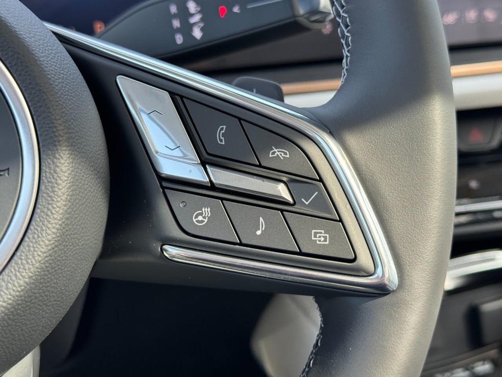 Buick Envision Vehicle Image 12