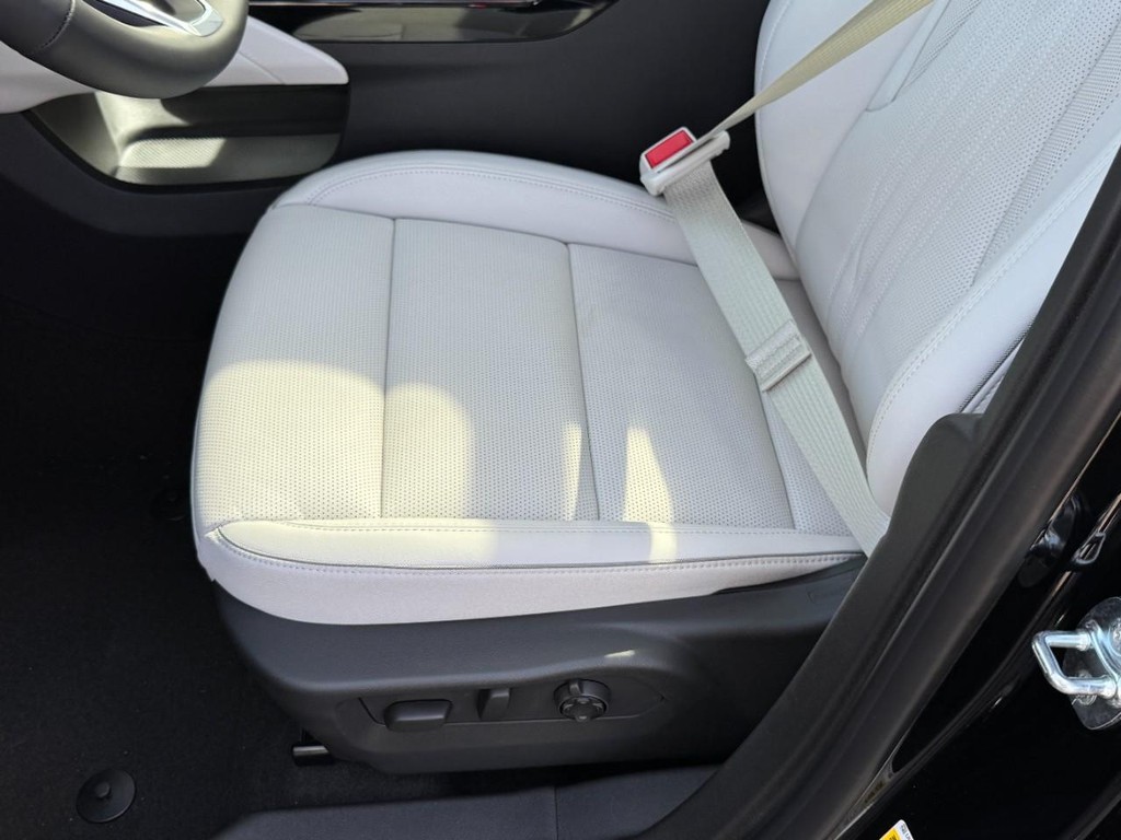 Buick Envision Vehicle Image 15