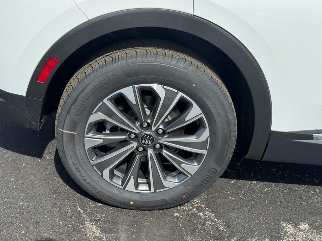 Buick Envision Vehicle Image 04