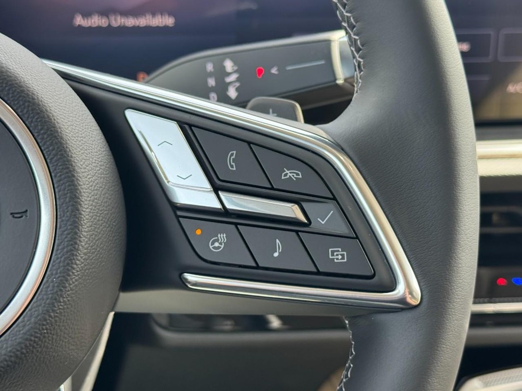 Buick Envision Vehicle Image 11