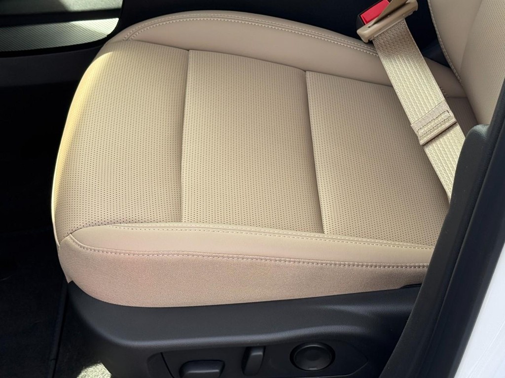 Buick Envision Vehicle Image 14